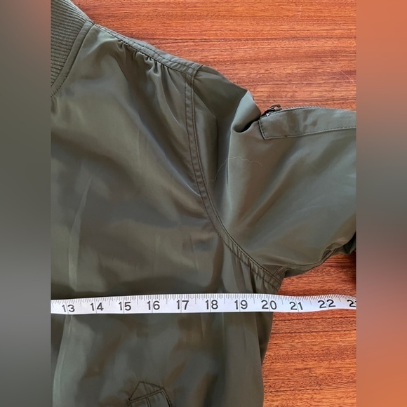 On The Road green bomber jacket, size small - Picture 15 of 15